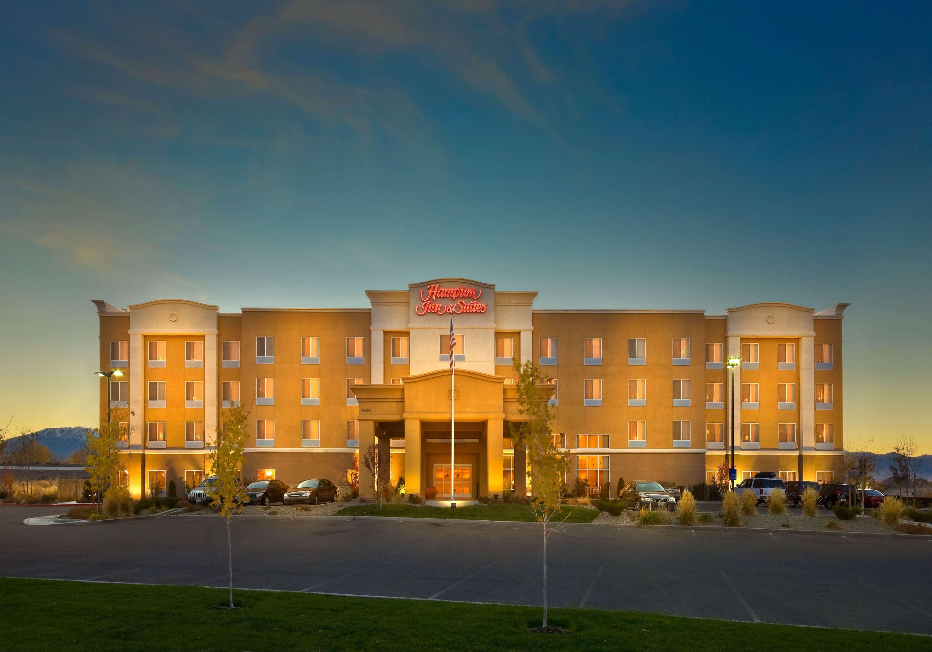 Hampton Inn & Suites Reno Exterior photo